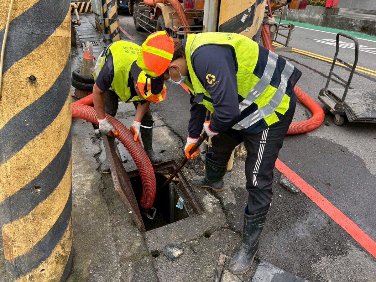 桃園市環保局超前部署防範丹娜絲颱風清潔隊總動員落實清淤防汛整備