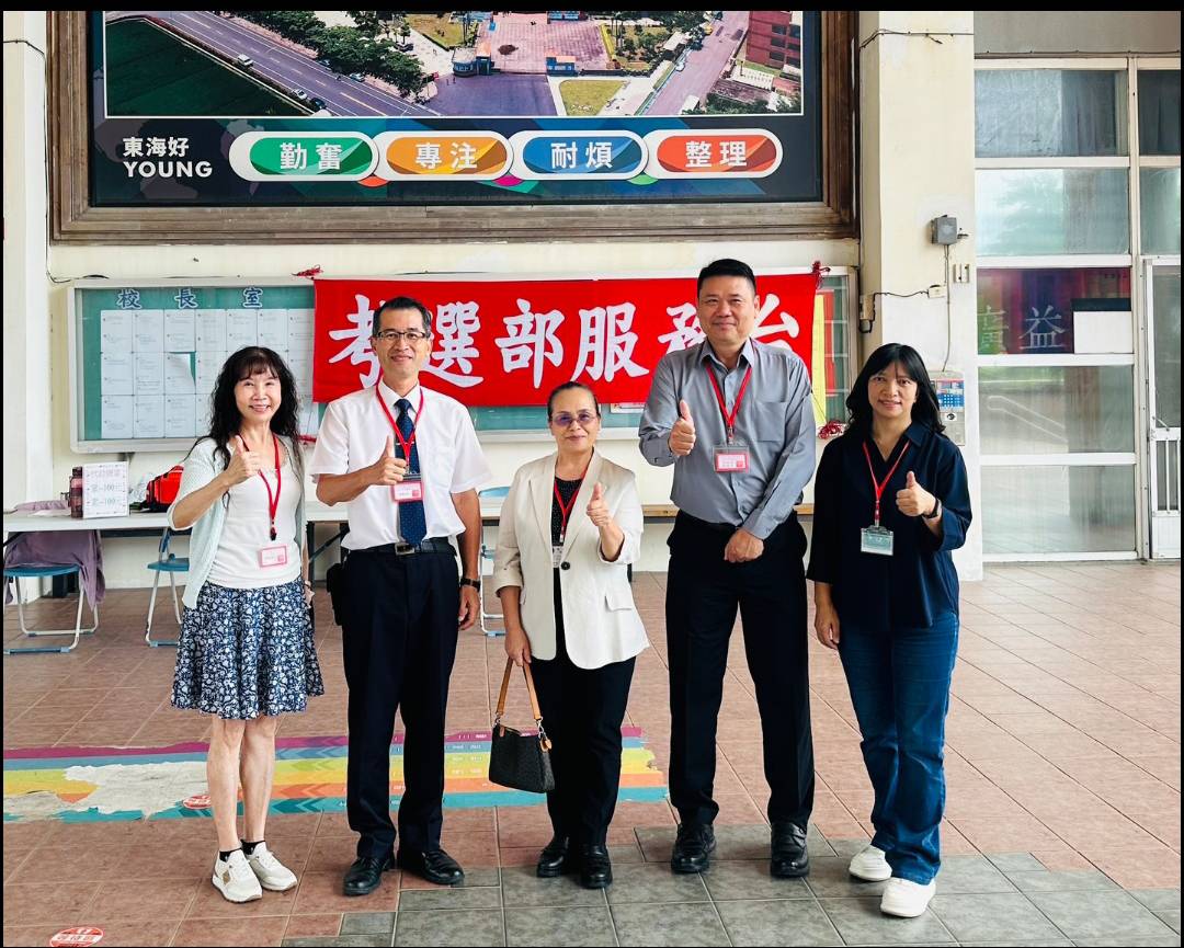 高普考首日縣府盧秘書長陪同典試委員巡視東海國中考場 縣府溫馨服務接送考生 高普考首日縣府盧秘書長陪同典試委員巡視東海國中考場 縣府溫馨服務接送考生