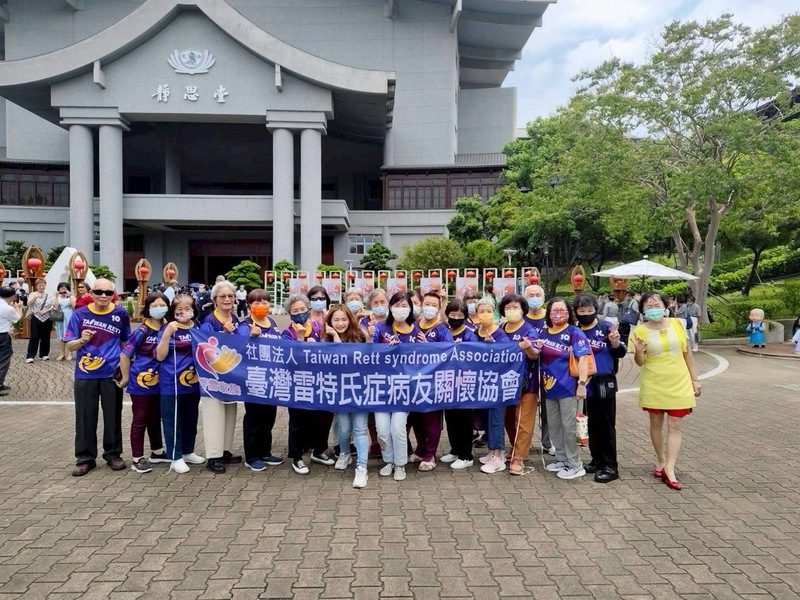 2025《樂活長青 繪愛家園》長輩油畫展頒獎典禮 溫馨圓滿落幕 2025《樂活長青 繪愛家園》長輩油畫展頒獎典禮 溫馨圓滿落幕