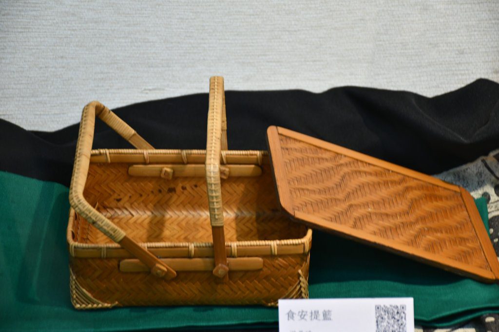 國寶級竹藝工藝師李榮烈師生作品彰市立圖書館展出