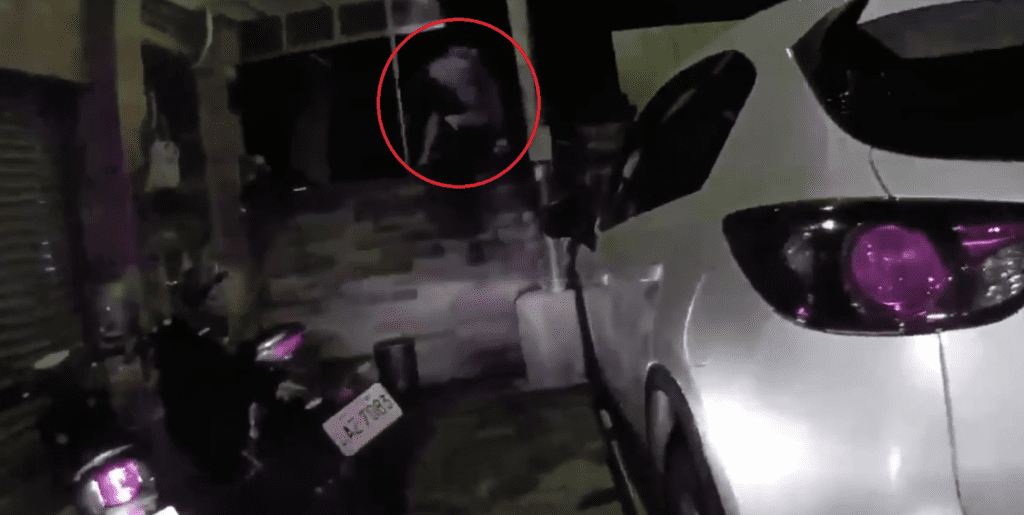 追捕畫面曝光！疑外籍移工拒檢逃逸　警追捕棄車翻牆落跑