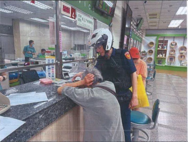 假親友詐騙信以為真 暖警苦勸成功攔阻 假親友詐騙信以為真 暖警苦勸成功攔阻