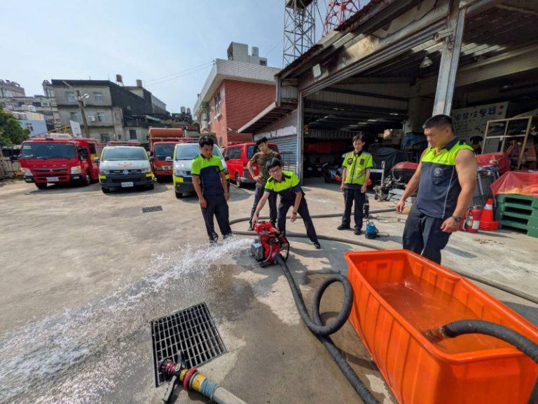 嚴防輕颱丹娜絲！竹市應變中心二級開設　邱臣遠代理市長指示加強防颱整備