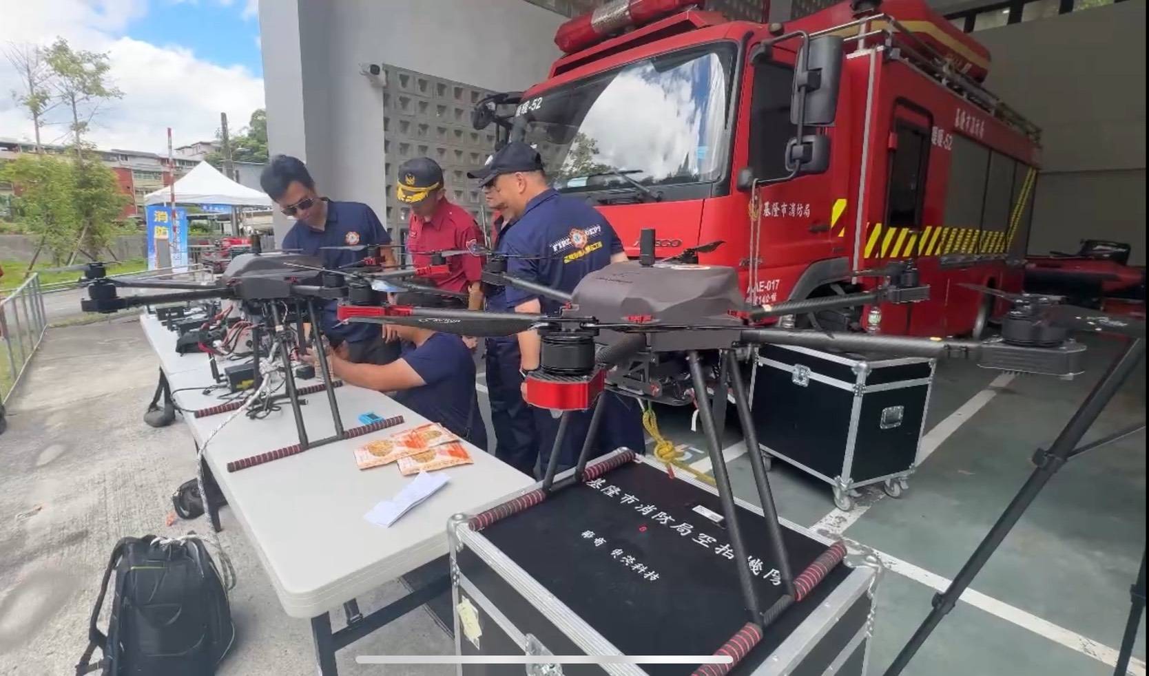 基隆消防無人機志工隊成軍　展演高科技救災新戰力