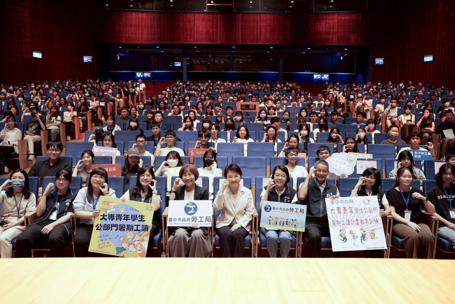 中市府勞工局辦理暑期工讀教育訓練 市長盧秀燕重視親臨勉勵學子 中市府勞工局辦理暑期工讀教育訓練 市長盧秀燕重視親臨勉勵學子