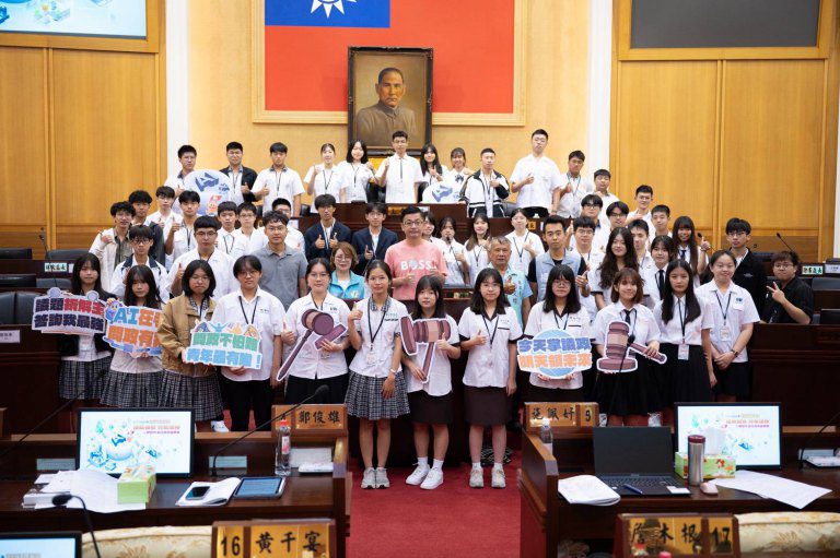 青年激盪政策火花 彰化議事體驗營引領AI世代公共參與 青年激盪政策火花 彰化議事體驗營引領AI世代公共參與