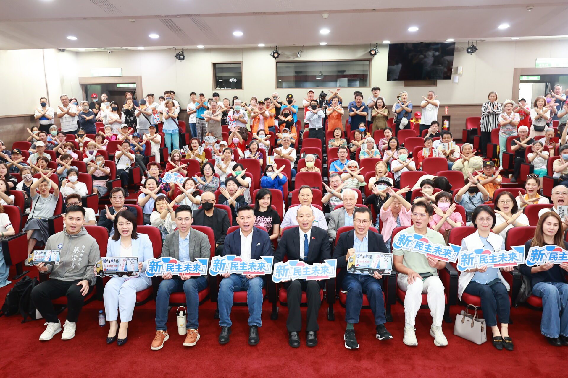 羅智強新書發表會登場　韓國瑜黃國昌高金素梅齊聲力挺反惡罷