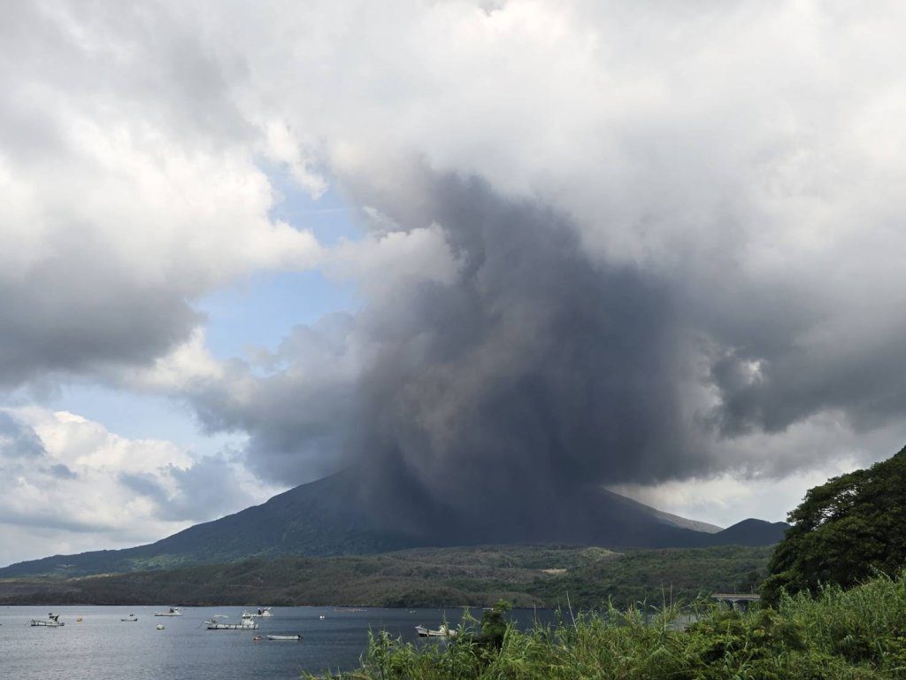日本九州櫻島火山今晨驚天噴發！兩度爆發最高達3000公尺
