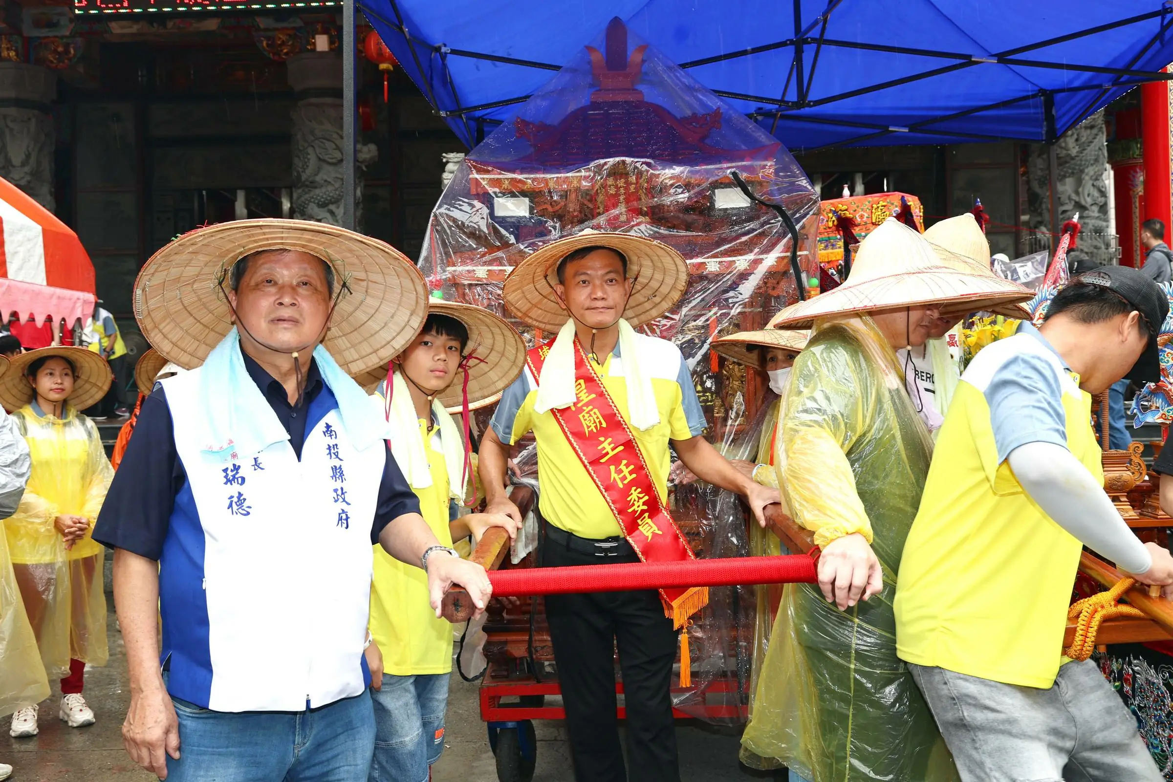埔里瀛海城隍廟祈安遶境 王副縣長點起馬炮祈求合境平安 埔里瀛海城隍廟祈安遶境 王副縣長點起馬炮祈求合境平安