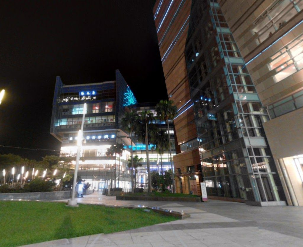 丹娜絲颱風走得快 高雄放假沒風沒雨 百貨11點照常營業 丹娜絲颱風走得快 高雄放假沒風沒雨 百貨11點照常營業