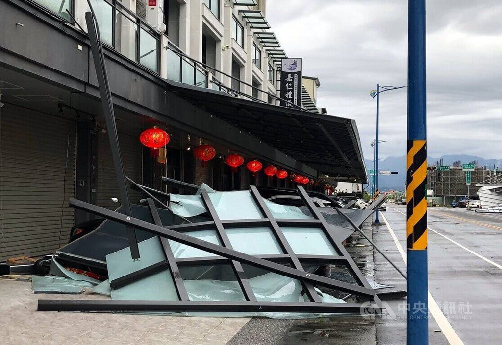 颱風丹娜絲襲台 全國災情2270件、2死334傷