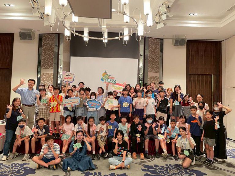 竹市暑期英語閱讀營圓滿結束! 沉浸式學習助學童提升語言能力與關注全球議題 竹市暑期英語閱讀營圓滿結束! 沉浸式學習助學童提升語言能力與關注全球議題