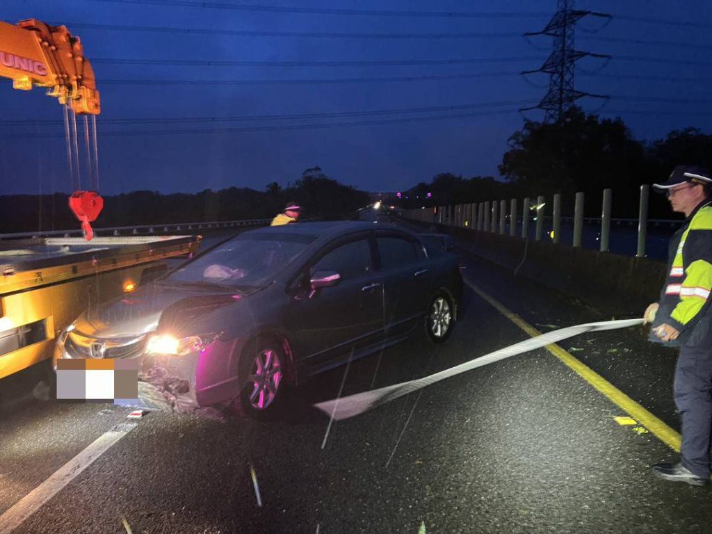 颱風夜國道3號死亡車禍！　自小客車自撞駕駛送醫不治