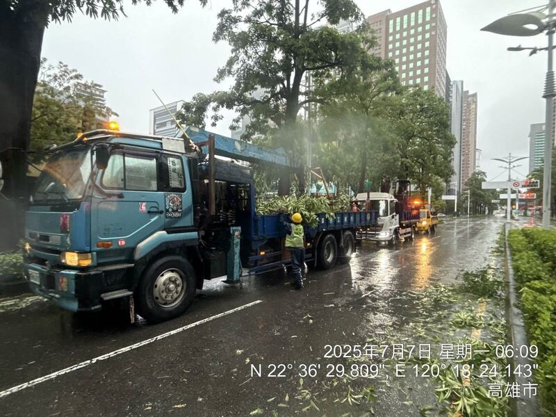 丹娜絲颱風過後 高市全力動員恢復交通與市容