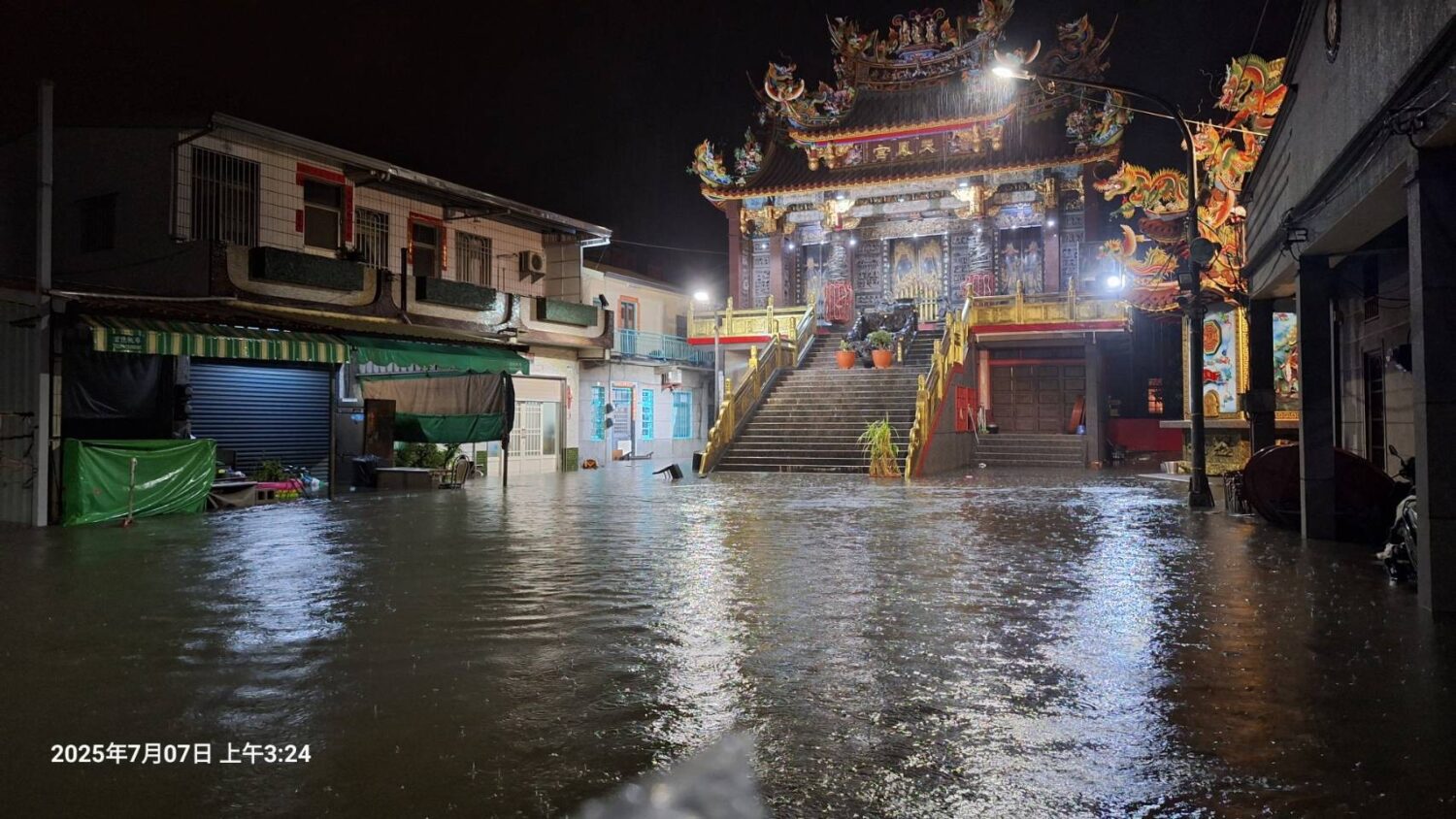 污水管破裂髒水灌入民宅,陳麗娜要求體檢究責 污水管破裂髒水灌入民宅,陳麗娜要求體檢究責