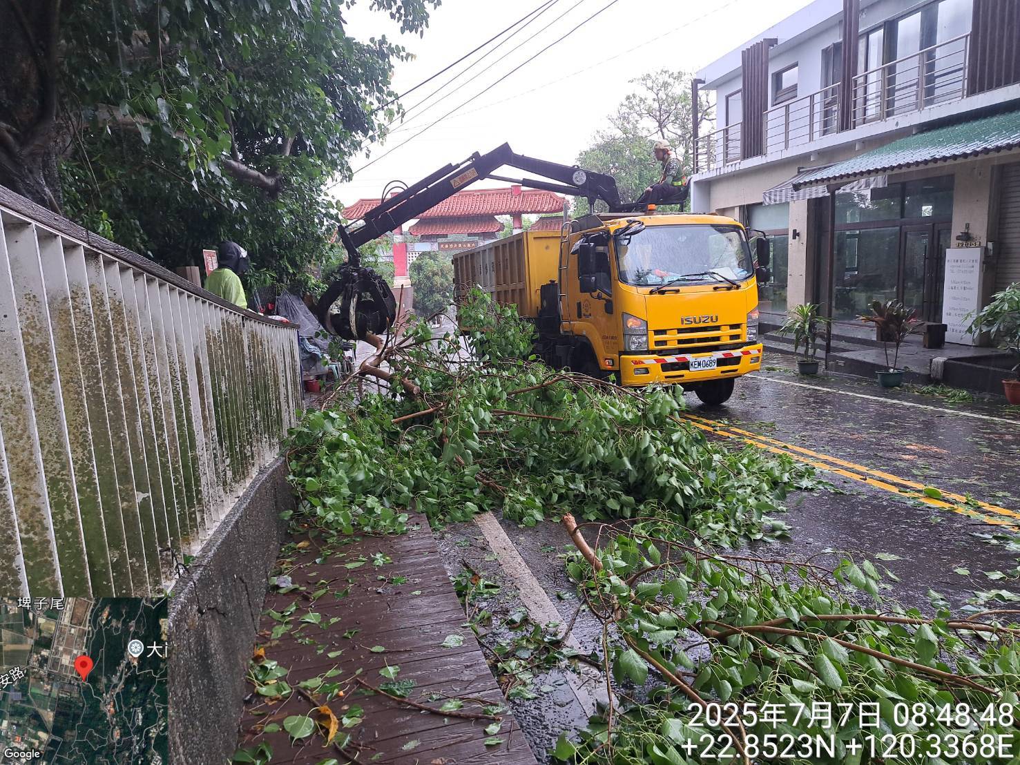 丹娜絲逐漸遠離! 高市清潔隊掃除萬難最短時間恢復市容