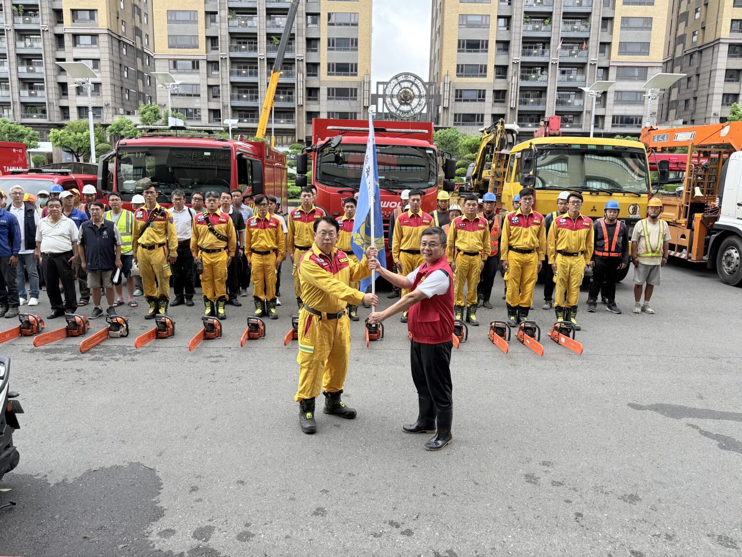 高市府2梯次 98人及各式機具支援嘉義縣、市救災 高市府2梯次 98人及各式機具支援嘉義縣、市救災