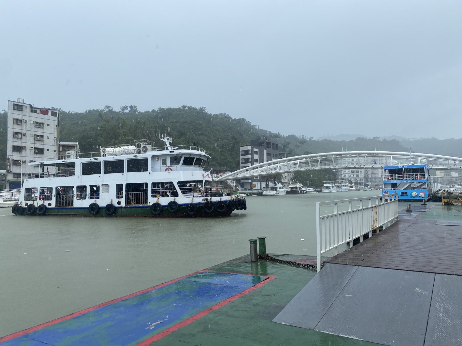 颱風離境 高雄市公共運輸服務分階段恢復正常運作 颱風離境 高雄市公共運輸服務分階段恢復正常運作