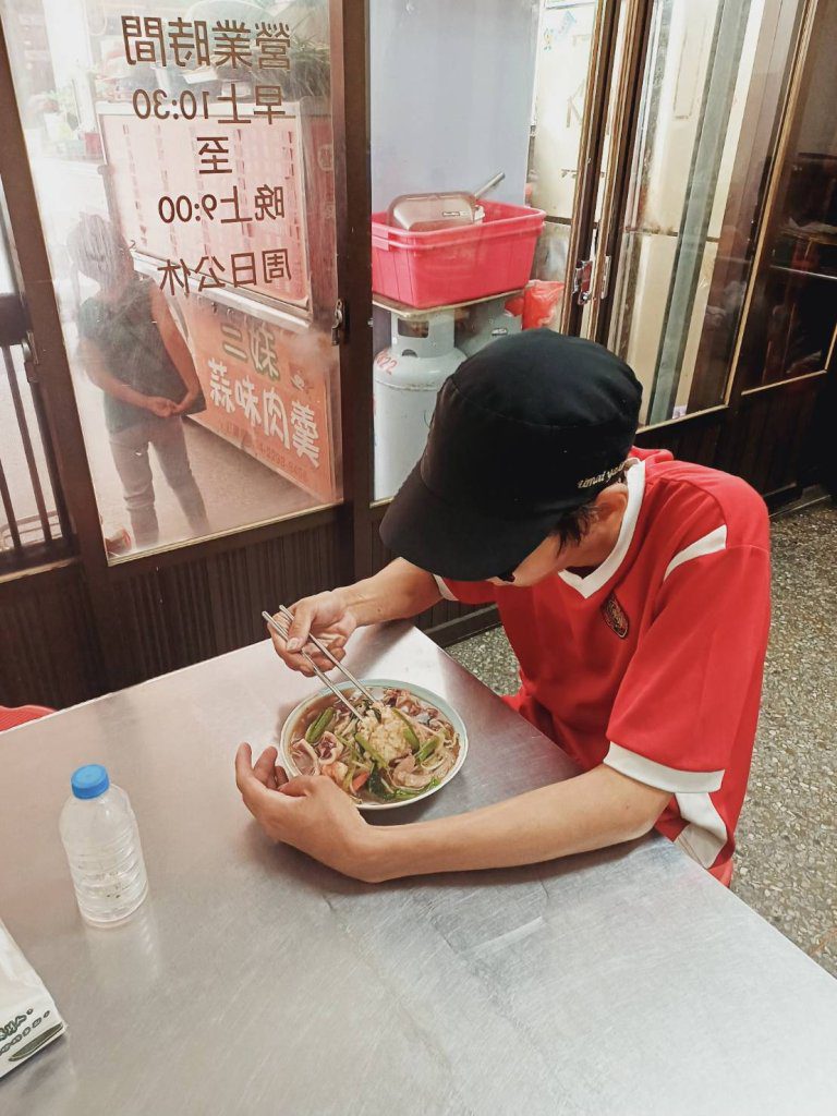 黑戶青年終獲身分證!21年無戶籍 里長一句話牽起翻轉人生的開始 黑戶青年終獲身分證!21年無戶籍 里長一句話牽起翻轉人生的開始