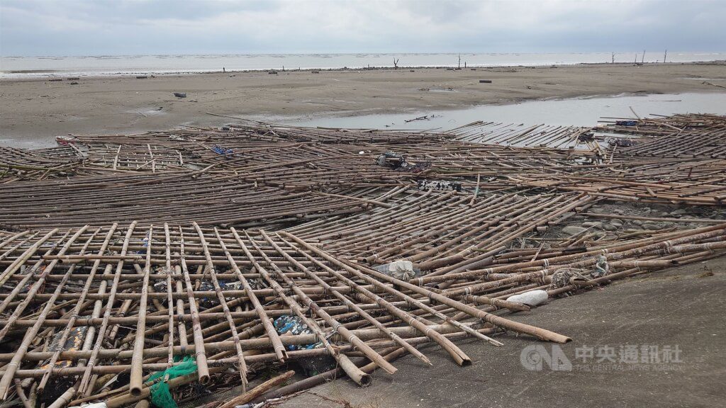 颱風丹娜絲肆虐嘉義蚵損初估1.8億 翁章梁指災情史上最嚴重[影]