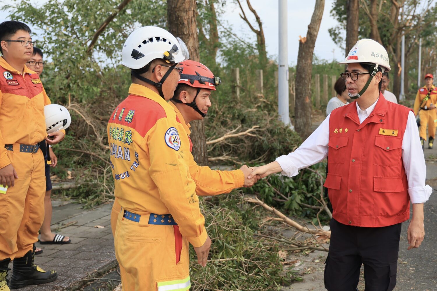 暖心市長陳其邁親赴嘉義慰問災區   展現南台灣互助精神