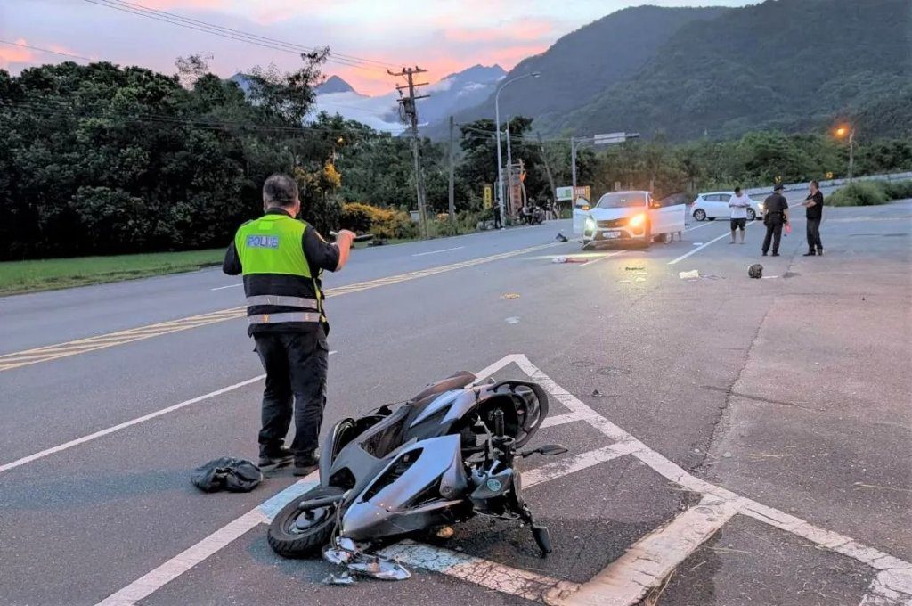 花蓮鳳林機車擦撞小客車 女大生騎士慘死輪下 花蓮鳳林機車擦撞小客車 女大生騎士慘死輪下