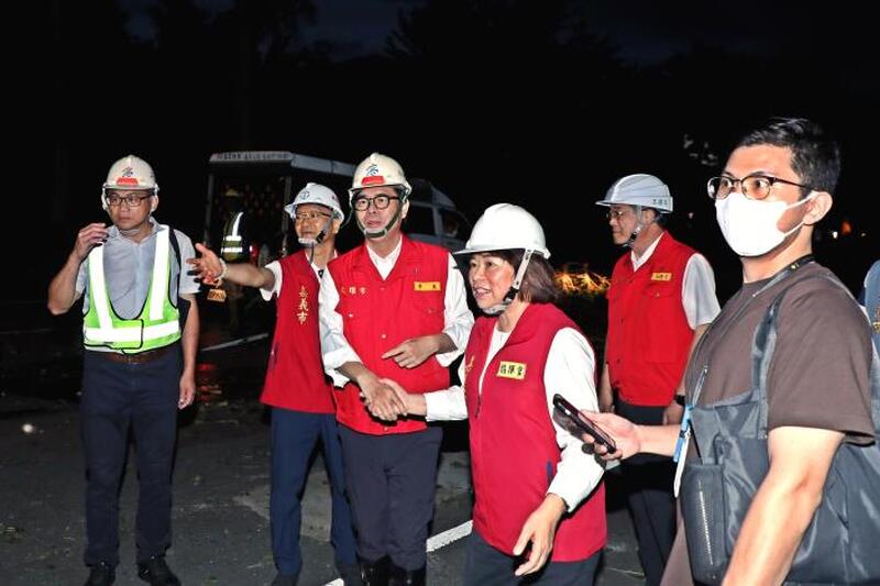 丹娜絲颱風重創嘉義市 全台11縣市馳援 合力搶修考場與市容 丹娜絲颱風重創嘉義市 全台11縣市馳援 合力搶修考場與市容