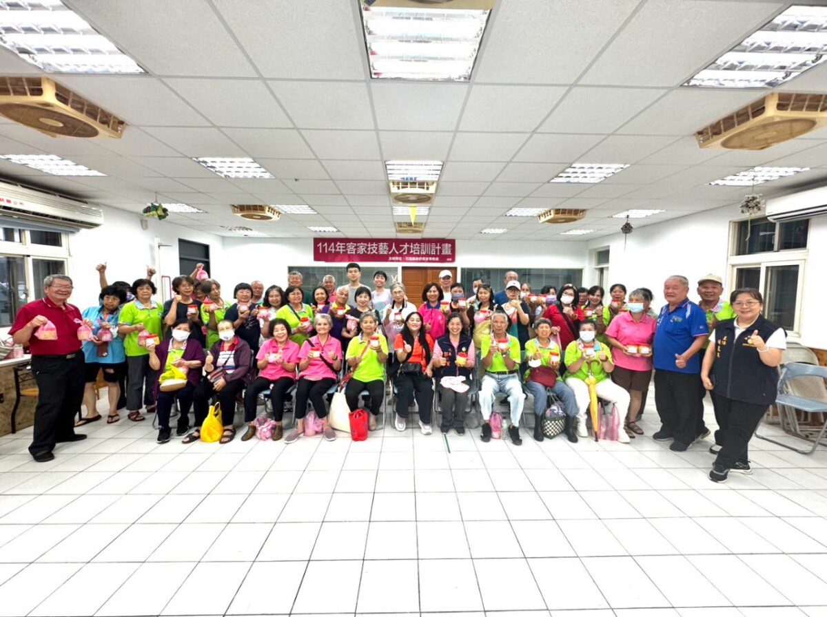 花蓮百人齊聚傳承客家美味技藝 鳳梨豆腐乳釀製課程圓滿落幕 花蓮百人齊聚傳承客家美味技藝 鳳梨豆腐乳釀製課程圓滿落幕