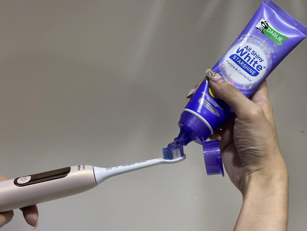 黃牙剋星!正妹激推這組「亮白神器」 網瘋讚:用過回不去 黃牙剋星!正妹激推這組「亮白神器」 網瘋讚:用過回不去