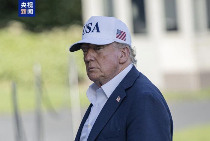 川普一手發信函對14國加稅　一手簽署行政命令　延長暫緩期至8月1日