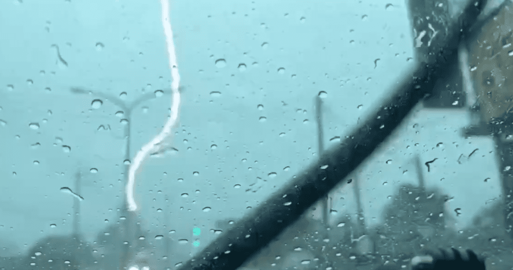 超震憾！　彰化北斗雷擊畫面曝光