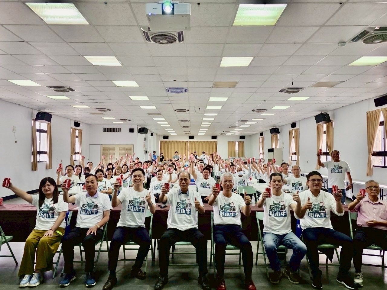 迎戰大罷免！拿可樂表達「一肚子氣」 牛煦庭：相信蘆竹人的智慧