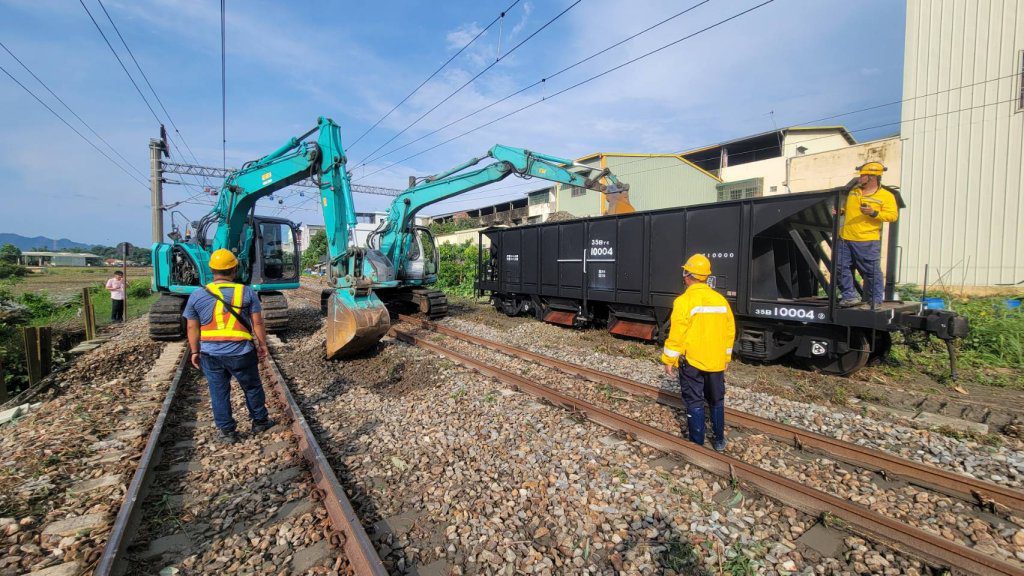 危機解除!台鐵「二水=林內」遭大雨掏空 3小時內搶通復駛 危機解除!台鐵「二水=林內」遭大雨掏空 3小時內搶通復駛
