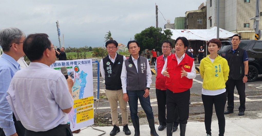 臺南現已復電16.5萬戶 黃偉哲感謝台電不眠不休搶修! 臺南現已復電16.5萬戶 黃偉哲感謝台電不眠不休搶修!