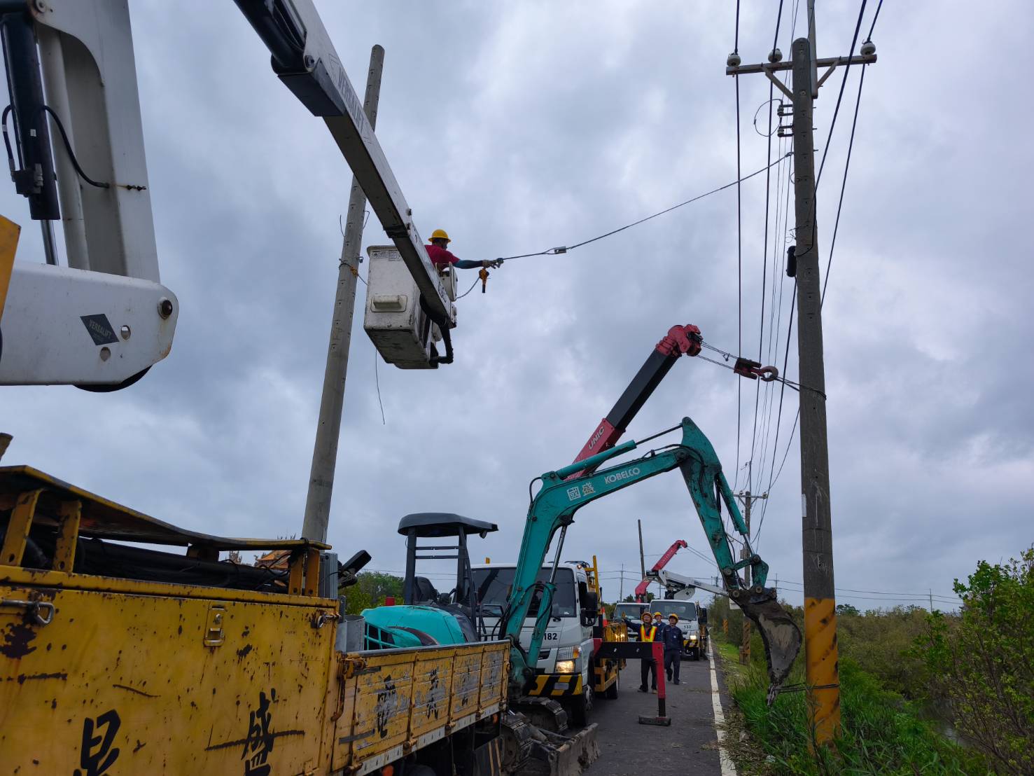 「丹娜絲」台南復電使命    台電1123名英雄日夜奮戰力拚盡速復電