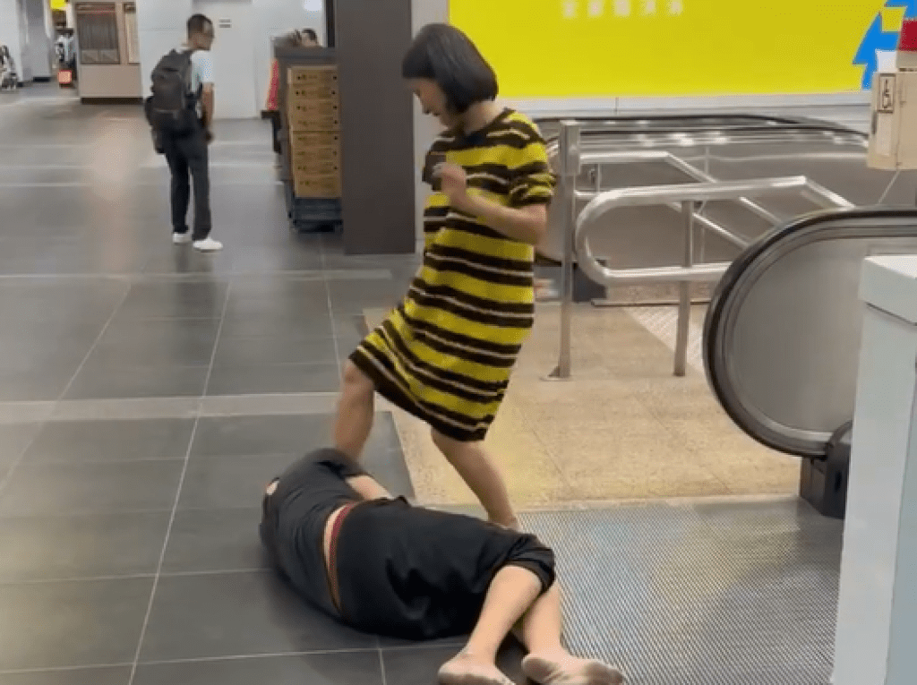 影／疑街友車站內起糾紛！女出腳猛踹躺地男頭部　影片PO網引熱議