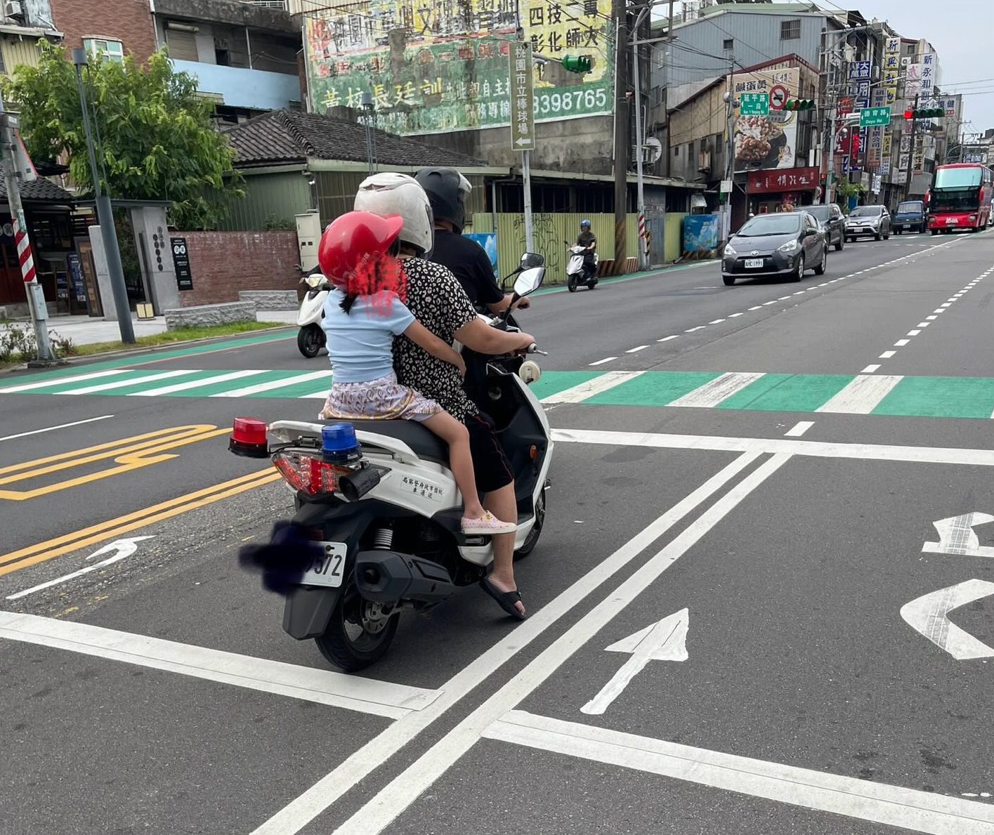 警用機車可外借給民眾？中壢派出所澄清：老闆娘騎回車行維修