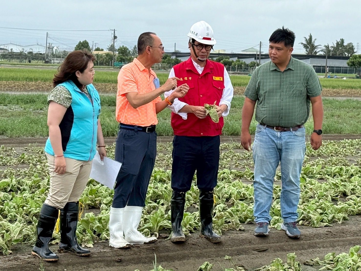 高雄市長陳其邁前往產區勘災 指示加速辦理救助作業