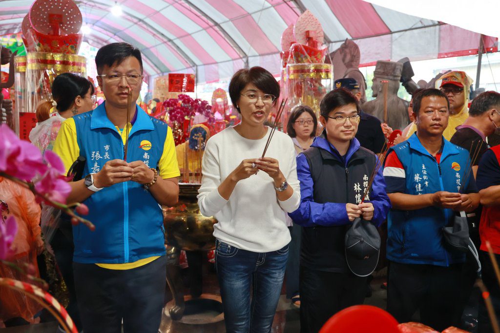 南投城隍遶境風雨無阻 國際陣頭進駐廟會熱鬧登場 南投城隍遶境風雨無阻 國際陣頭進駐廟會熱鬧登場