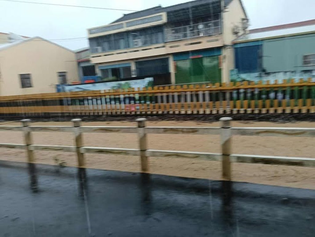 鐵道成滑水道！ 　集集線鐵路二水=濁水站兩列次班停駛