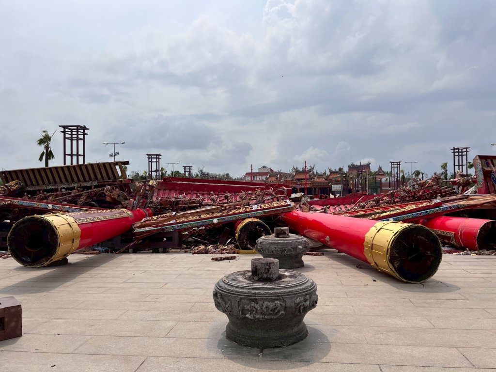 南鯤鯓代天府牌樓倒塌震撼全台! 命理教授解讀「王爺顯靈化災」轉機現身 南鯤鯓代天府牌樓倒塌震撼全台! 命理教授解讀「王爺顯靈化災」轉機現身