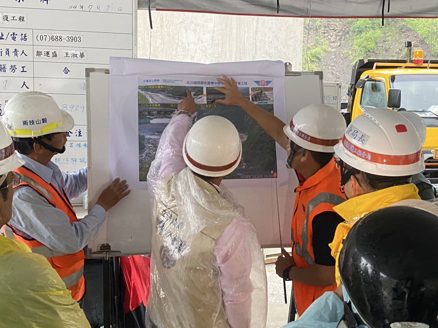 許智傑赴南橫路明霸克露橋會勘 與原鄉居民關注災後重建進度 許智傑赴南橫路明霸克露橋會勘 與原鄉居民關注災後重建進度