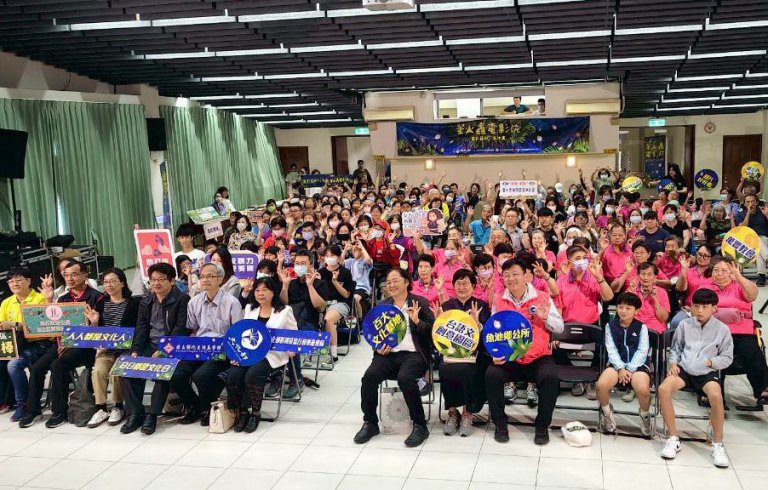 螢火蟲電影院中部巡迴12場 彰化生活美學館今首場放映 螢火蟲電影院中部巡迴12場 彰化生活美學館今首場放映