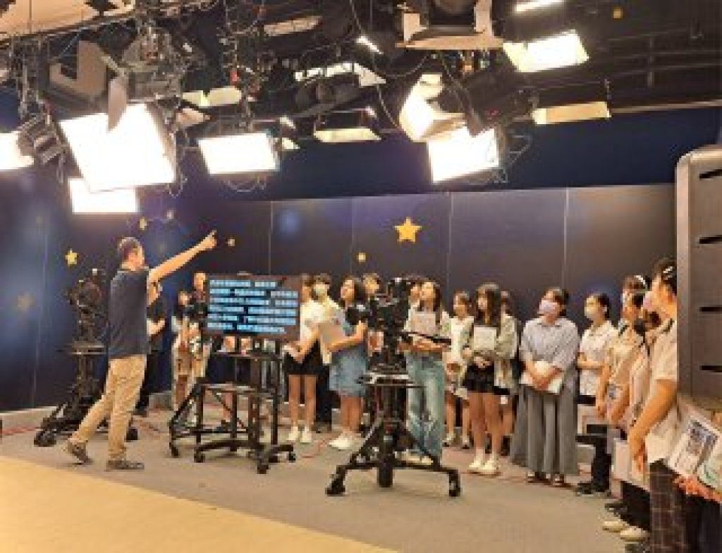 台中高中生搶當主播!暑期體驗營一開放即秒殺 媒體識讀從實戰開始 台中高中生搶當主播!暑期體驗營一開放即秒殺 媒體識讀從實戰開始