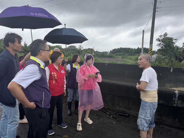 王惠美勘災不停歇　連夜巡視彰化三鄉鎮災情現場協調救災