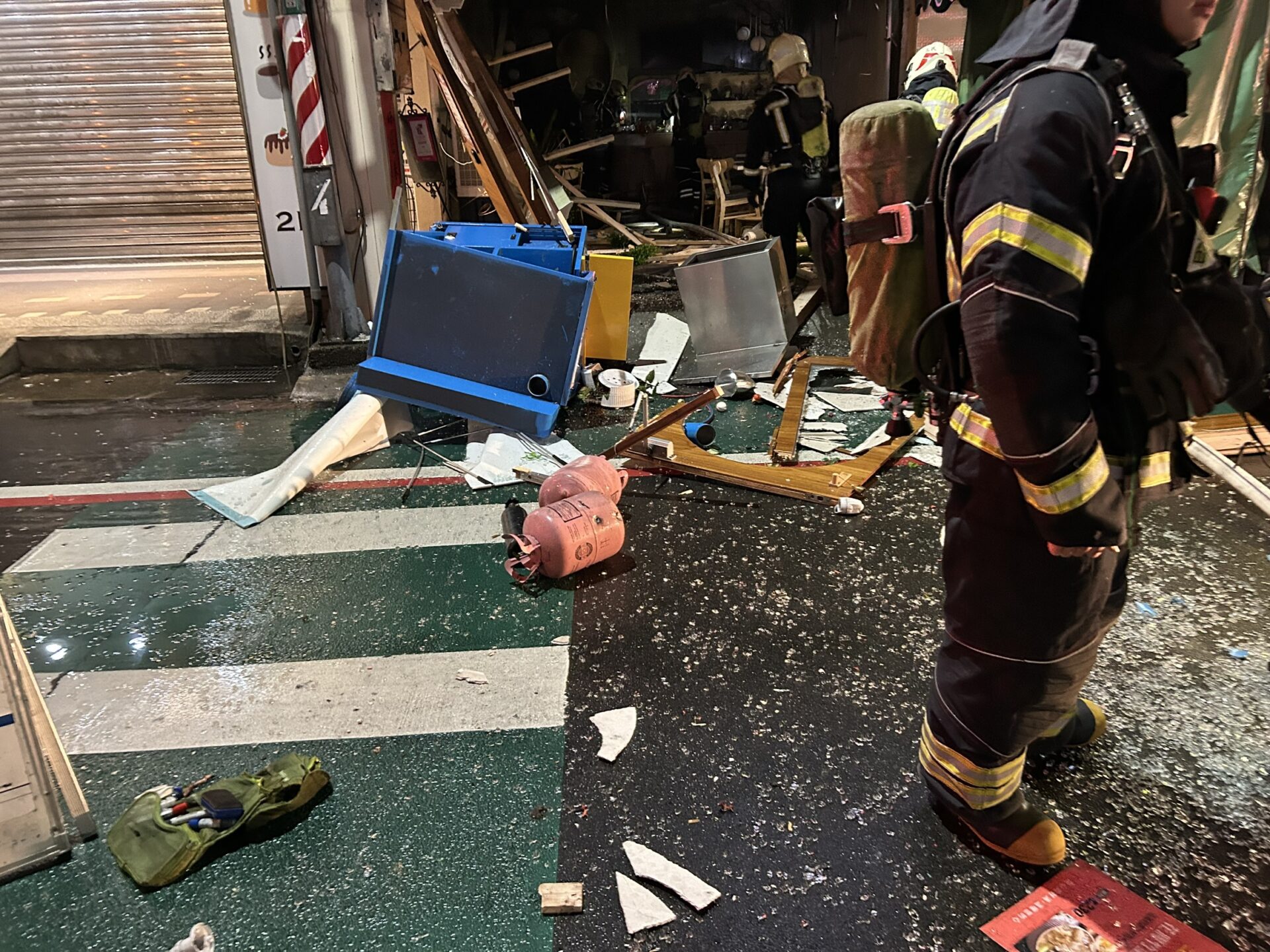 桃園車站附近餐館氣爆 1男燒燙傷送醫