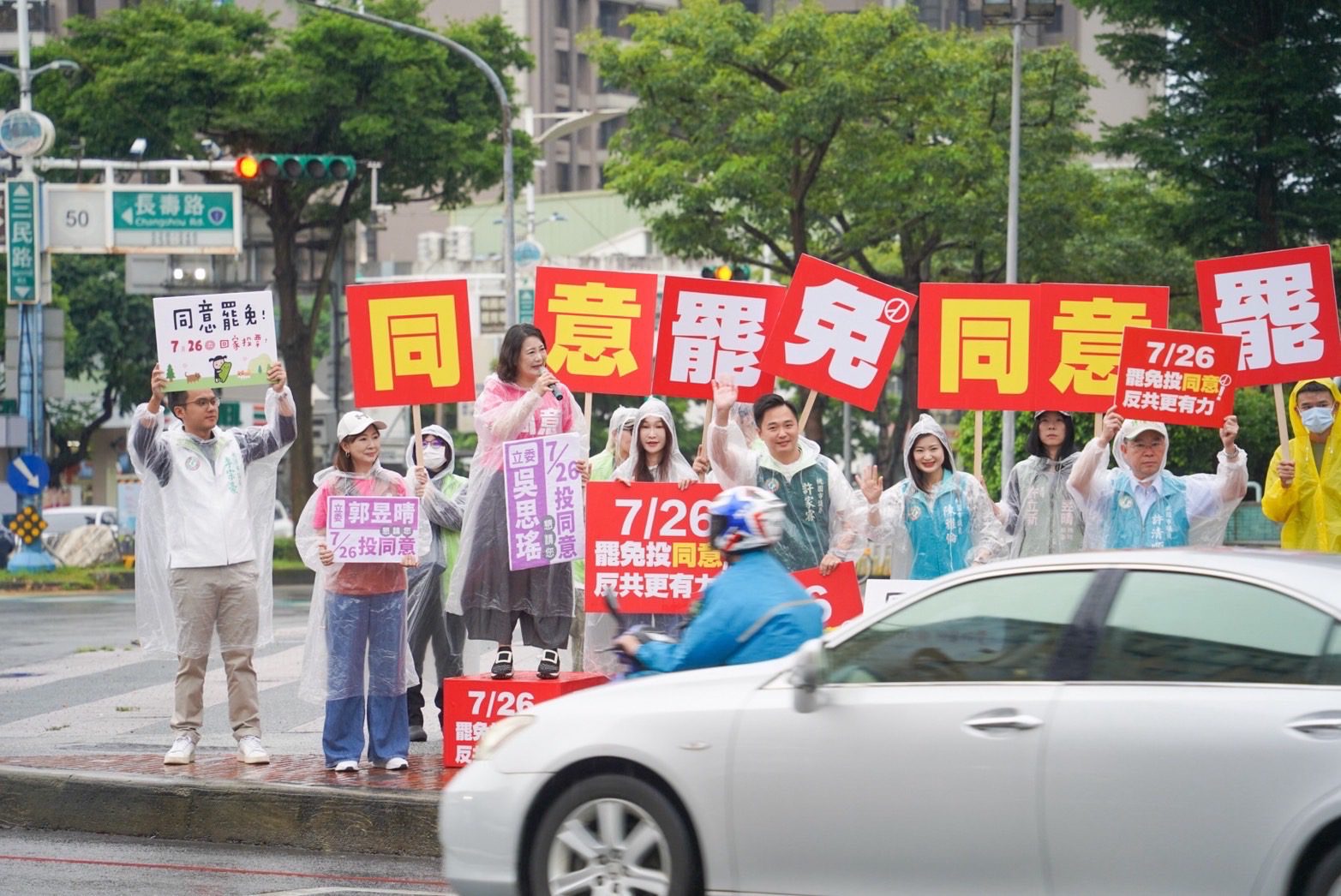 民進黨立委桃園宣講、掃市場 宣傳726同意罷免 民進黨立委桃園宣講、掃市場 宣傳726同意罷免