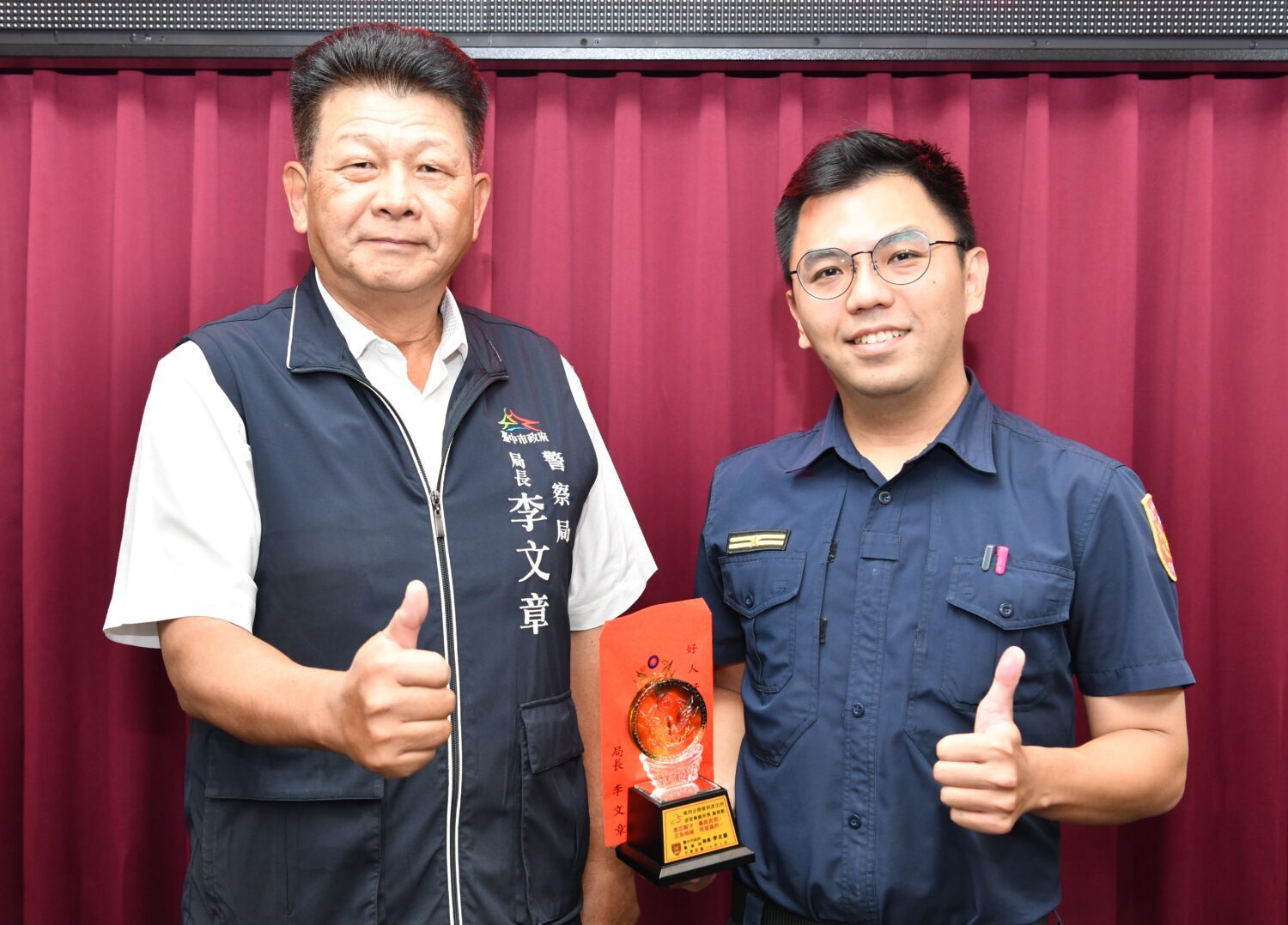 黃思凱尋獲離家弱勢女子 李文章公開表揚豎指稱讚 黃思凱尋獲離家弱勢女子 李文章公開表揚豎指稱讚