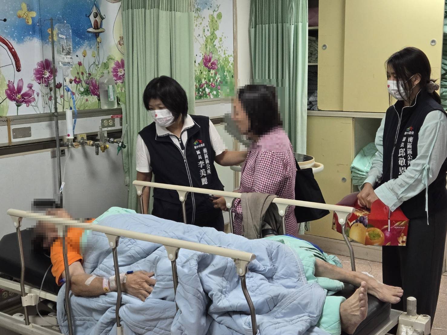 強降雨致人孔蓋浮起釀翻車　台中市府迅速應變關懷傷者