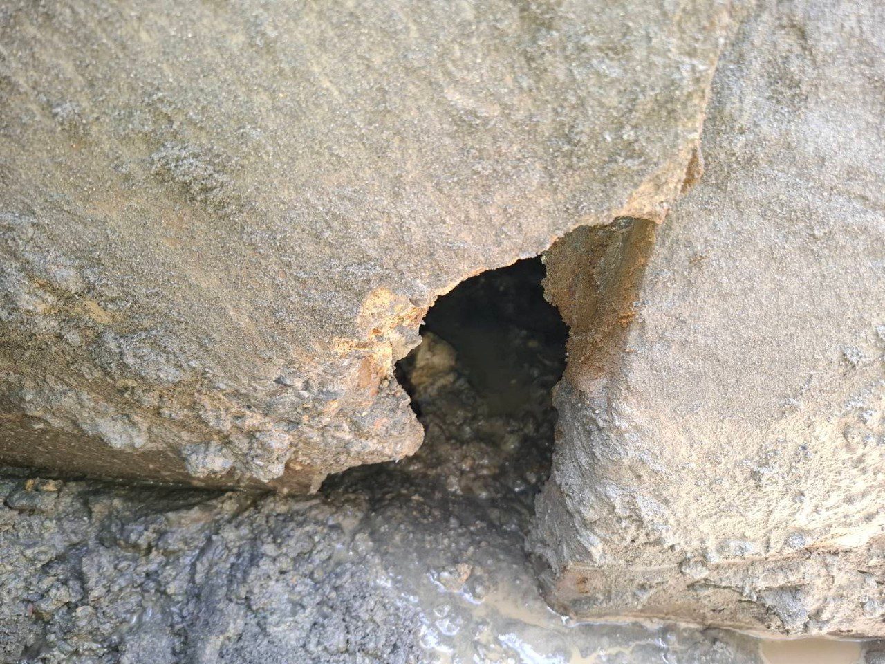 高市水利局整建鼓山區日昌路排水涵管 不影響內惟黃昏市場營業 高市水利局整建鼓山區日昌路排水涵管 不影響內惟黃昏市場營業